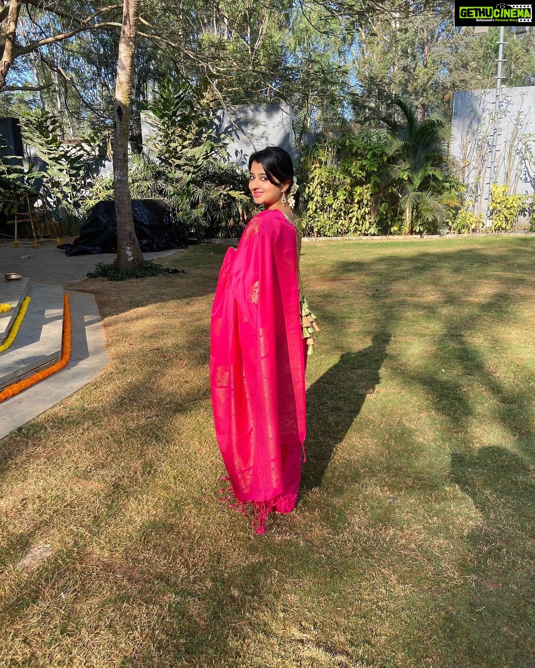 Aishani Shetty Instagram - ಸೀರೆ ಸೀರೆ ಸೀರೆ ಎಲ್ಲೆಲೋ ಹಾರೈತೆ