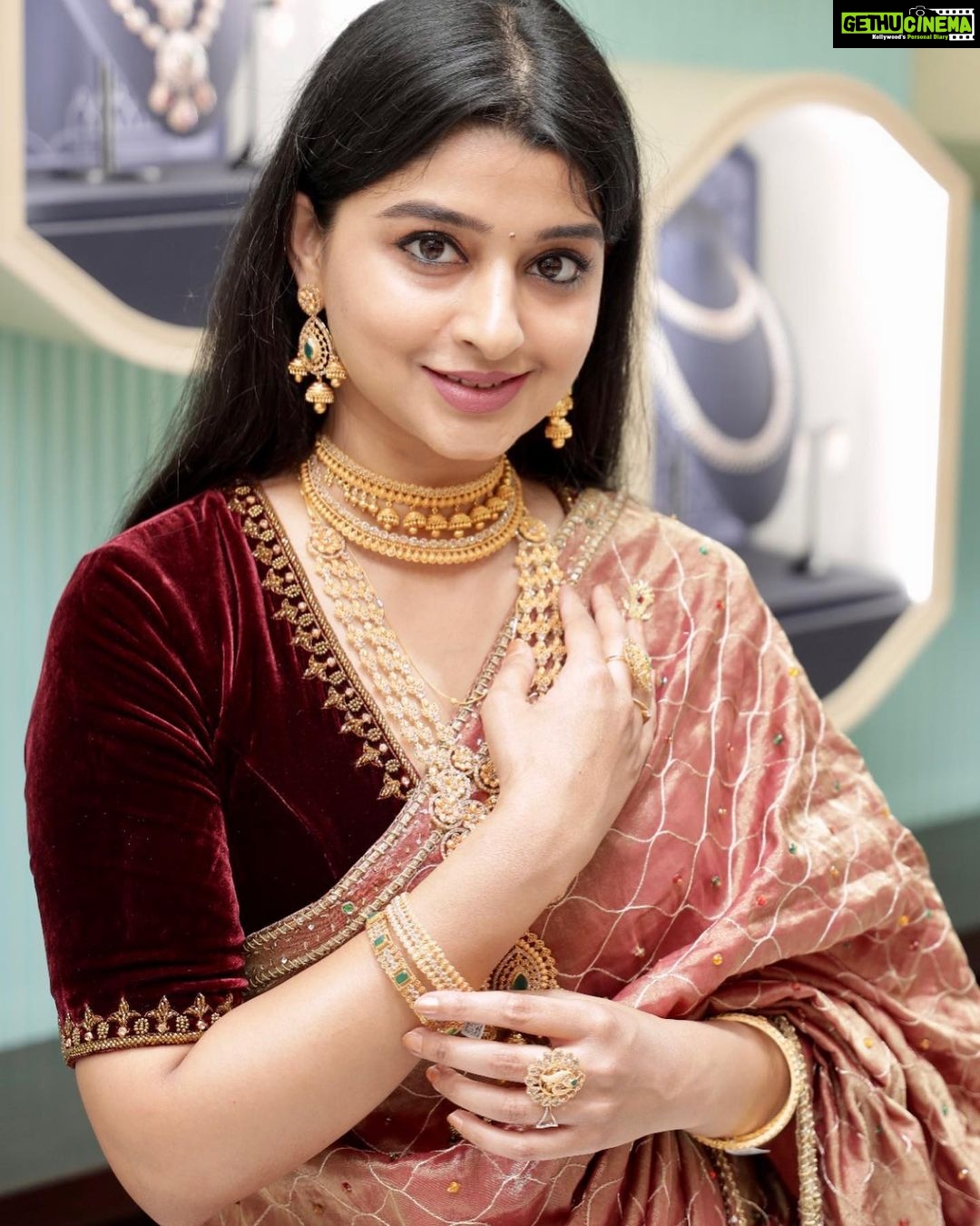Aishani Shetty Instagram - At the launch of @joyalukkas in Udupi today! ♥️