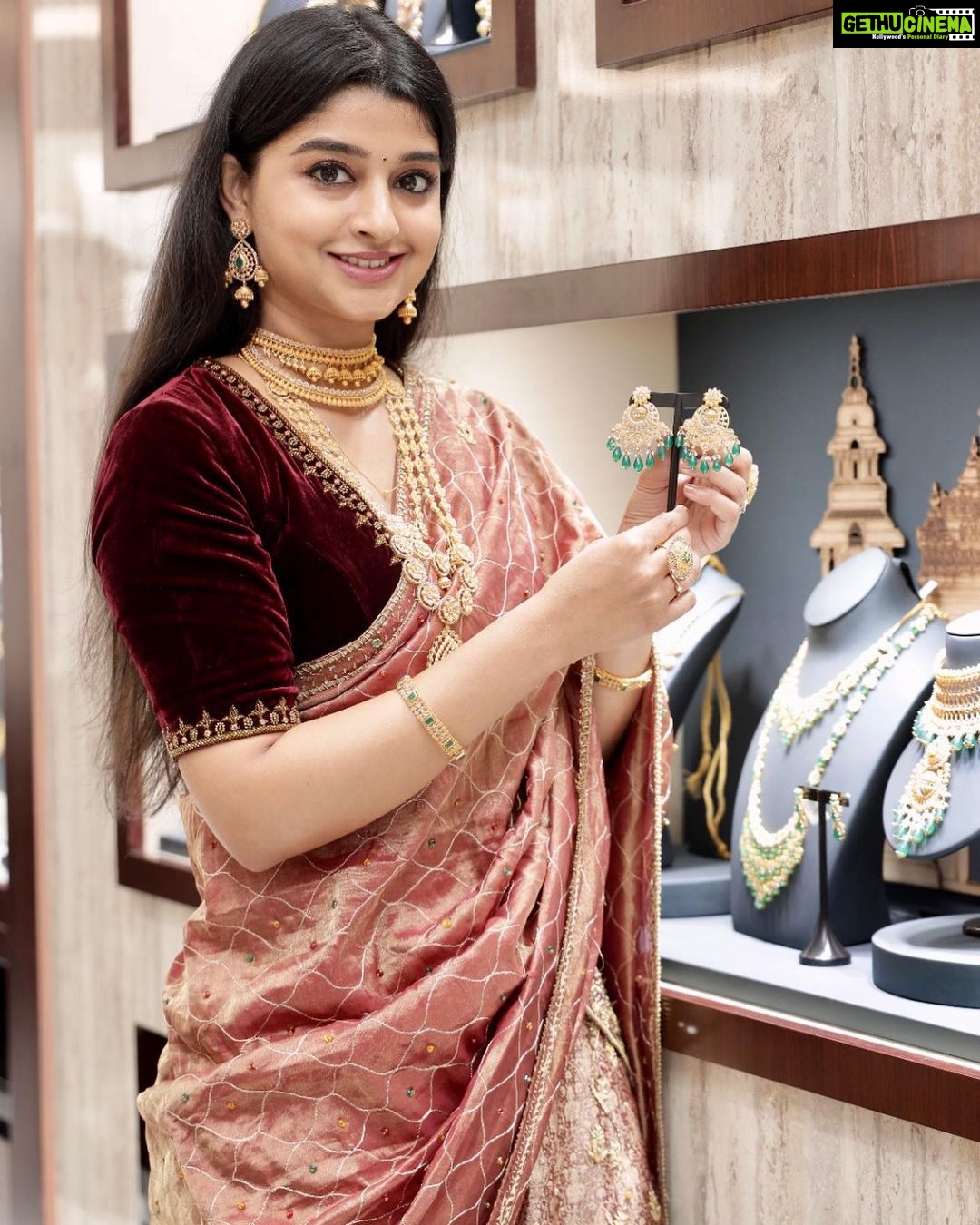 Aishani Shetty Instagram - At the launch of @joyalukkas in Udupi today! ♥️