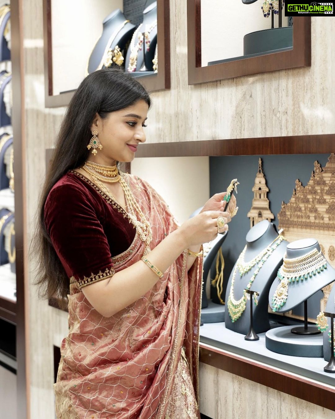 Aishani Shetty Instagram - At the launch of @joyalukkas in Udupi today! ♥️