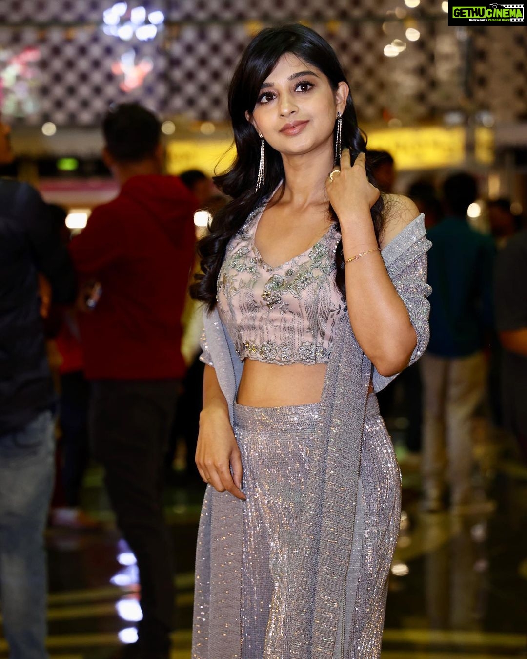 Aishani Shetty Instagram - 🤍 #dharanimandalamadhyadolage