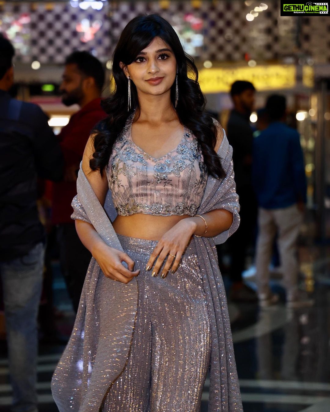 Aishani Shetty Instagram - 🤍 #dharanimandalamadhyadolage
