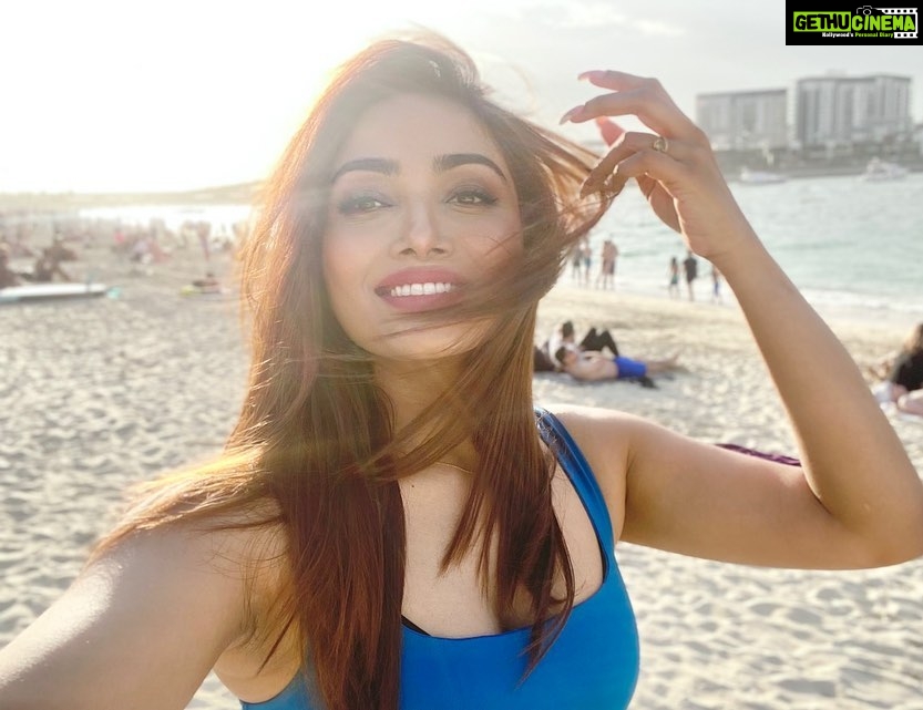 Aishwarya Devan Instagram - 💙 beach hair, don’t care ! #dubai #jbr #sunkissed #mydubai Dubai, United Arab Emirates