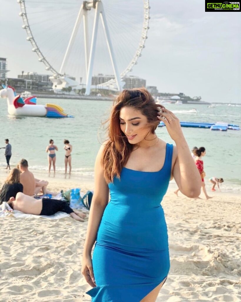 Aishwarya Devan Instagram - Sandy toes and sunkissed nose. . #sundayvibes #beachday #instapic #dubai Dubai, United Arab Emirates
