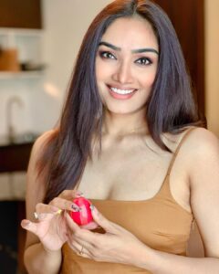 Aishwarya Devan Instagram - #happyeaster 🐣