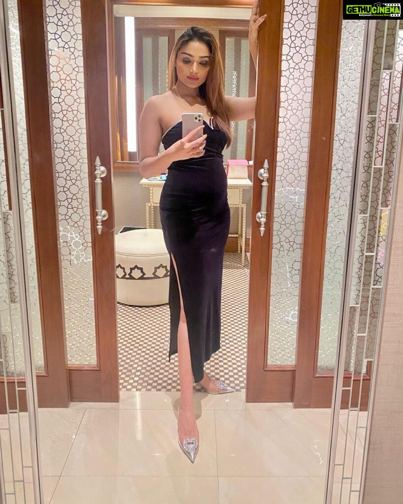 Aishwarya Devan Instagram - 🖤 black is beautiful Waldorf Astoria Ras Al Khaimah