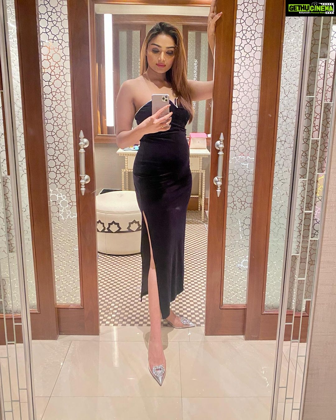 Aishwarya Devan Instagram - 🖤 black is beautiful Waldorf Astoria Ras Al Khaimah