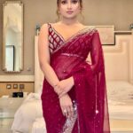 Aishwarya Devan Instagram - Life isn’t perfect…but my sari draping can be ! 😉 . #tb #indianwedding #galanight #sareelove #indianwear #uae #waldorfastoria Waldorf Astoria Ras Al Khaimah