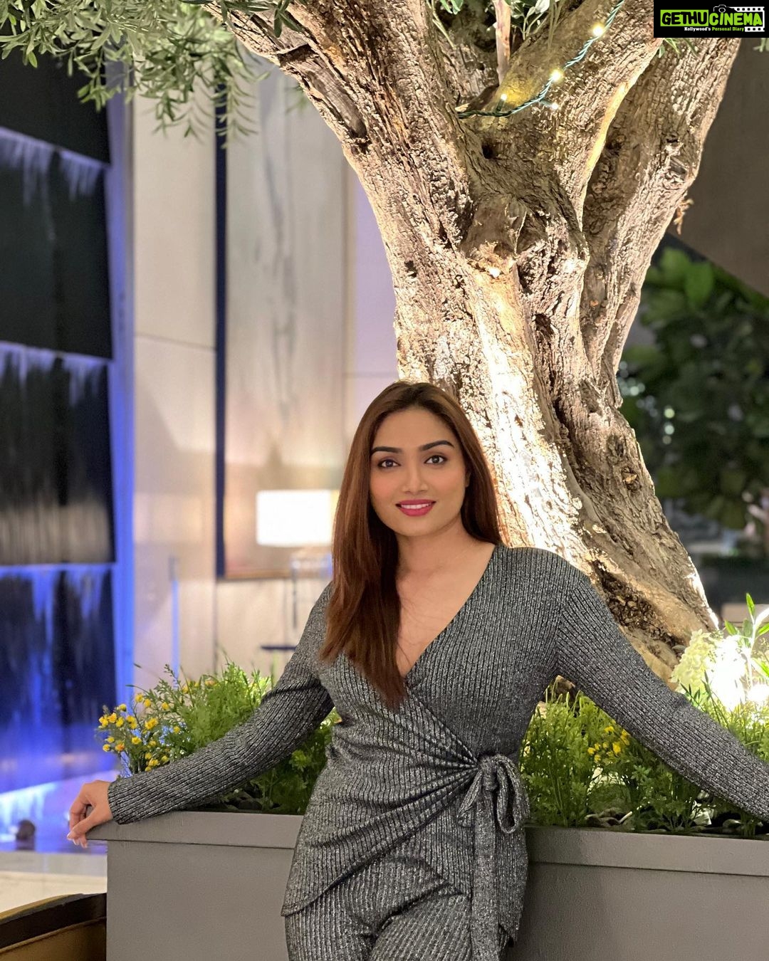 Aishwarya Devan Instagram - Thank you ✨2022✨for all the laughs , tears , countless blessings and teaching me the greatest lessons of life 🙏 looking forward to ✨2023✨ , another year with fresh starts and new chapters. ✨ #newyearawaits #thankyougod #bye2022 Address Boulevard