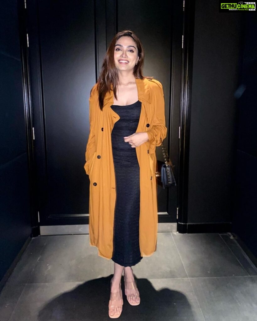 Aishwarya Devan Instagram - 🖤 Q's Bar & Lounge at Palazzo Versace Dubai