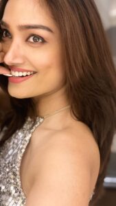 Aishwarya Devan Instagram - 🪩🪩🪩 . #saturdaymood #reelsinstagram #reelitfeelit #bollyvibes #instamood