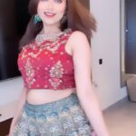 Aishwarya Devan Instagram - ❤️❤️❤️ #reelsinstagram #reelsvideo #reelitfeelit #designerlehenga #avinashrajwani #bridalwear #bridalreels #reelsindia #reelkarofeelkaro loveforlehanga #bridalfashion #aishwaryadevan Lehenga- @avinashrajwani Downtown Dubai