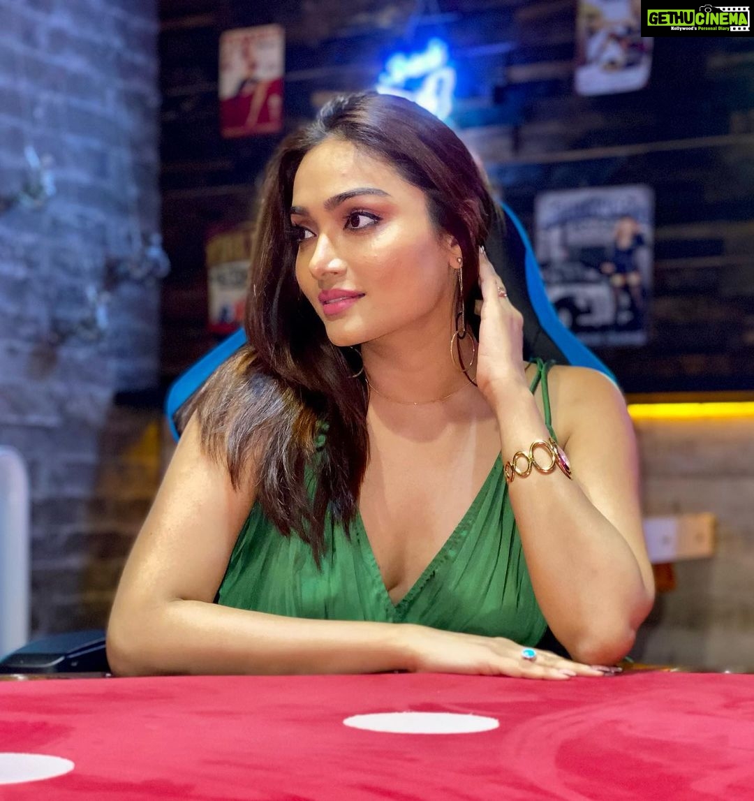 Aishwarya Devan Instagram - 💚 Dubai, United Arab Emiratesدبي