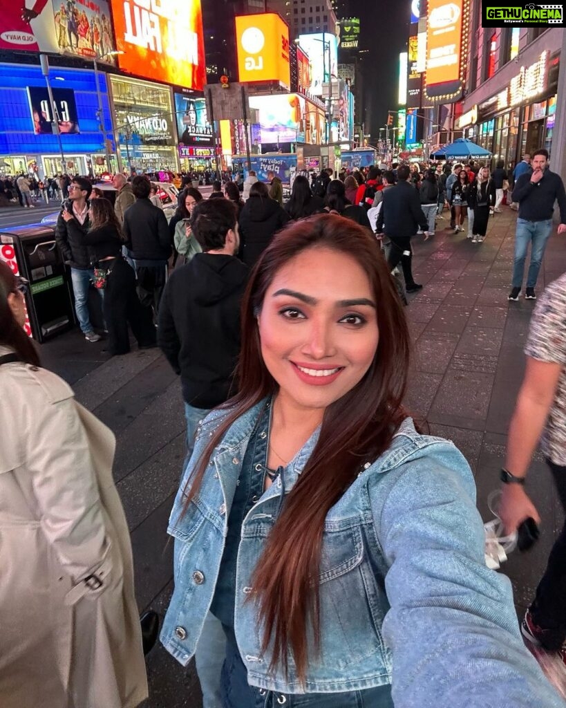 Aishwarya Devan Instagram - #newyork #broadwaynyc #usa🇺🇸 #instapic