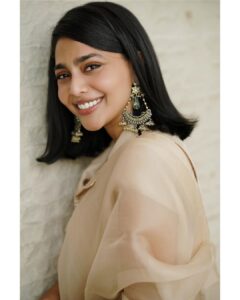 Aishwarya Lekshmi Instagram - Busy flexing my short hair , Brb 🤓 Styled by - @openhousestudio.in Saree - @ekayabanaras Jewellery - @abhilasha_pret_jewelry Footwear - @aprajitatoorofficial Style team - @poojakaranam @mehavenkatesh @prarthanasrinivasaraja Hair - @soverpukhrambam Photography - @sbk_shuhaib