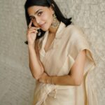 Aishwarya Lekshmi Instagram - Busy flexing my short hair , Brb 🤓 Styled by - @openhousestudio.in Saree - @ekayabanaras Jewellery - @abhilasha_pret_jewelry Footwear - @aprajitatoorofficial Style team - @poojakaranam @mehavenkatesh @prarthanasrinivasaraja Hair - @soverpukhrambam Photography - @sbk_shuhaib