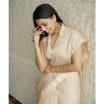 Aishwarya Lekshmi Instagram - Busy flexing my short hair , Brb 🤓 Styled by - @openhousestudio.in Saree - @ekayabanaras Jewellery - @abhilasha_pret_jewelry Footwear - @aprajitatoorofficial Style team - @poojakaranam @mehavenkatesh @prarthanasrinivasaraja Hair - @soverpukhrambam Photography - @sbk_shuhaib