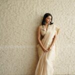 Aishwarya Lekshmi Instagram – Busy flexing my short hair , Brb 🤓

Styled by – @openhousestudio.in 
Saree – @ekayabanaras 
Jewellery – @abhilasha_pret_jewelry 
Footwear – @aprajitatoorofficial 
Style team – @poojakaranam @mehavenkatesh @prarthanasrinivasaraja 
Hair – @soverpukhrambam 
Photography – @sbk_shuhaib