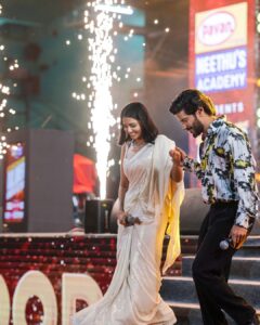 Aishwarya Lekshmi Instagram - Kochi was beyond brilliant! Forever grateful for the outpouring of love and support for #KingofKotha . Ummma ummma ummmaa from our entire team ♥️ @kokmovie @dqswayfarerfilms @zeestudiossouth