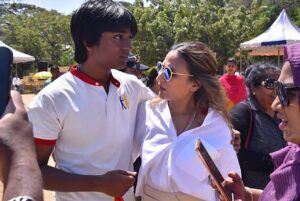 Aishwarya R. Dhanush Instagram - No amount of ☀️ sun..could stop these kids’ spirit of sportsmanship fun..
They ran and tan in the morning 🌞 sunshine..
While I stood there basking and smiling at my sons shine ✨ #sportsday #aboutlastmorning #sons 🧡🧡