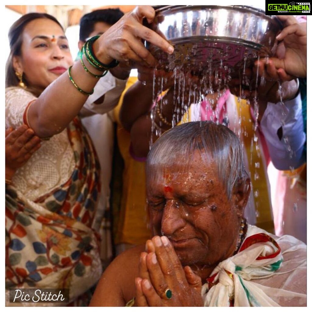 Aishwarya R. Dhanush Instagram - ‪All about yesterday n today was sheer spiritual ways n family’s grace 🙏🏼✨blessings of shiva #annamalaiyaar in abundance while my periyappa turning 80 n my cousin turned 60! #peace #love #family #guru #god 💙✨‬