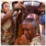 Aishwarya R. Dhanush Instagram - ‪All about yesterday n today was sheer spiritual ways n family’s grace 🙏🏼✨blessings of shiva #annamalaiyaar in abundance while my periyappa turning 80 n my cousin turned 60! #peace #love #family #guru #god 💙✨‬