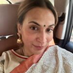 Aishwarya R. Dhanush Instagram - ‪All about yesterday n today was sheer spiritual ways n family’s grace 🙏🏼✨blessings of shiva #annamalaiyaar in abundance while my periyappa turning 80 n my cousin turned 60! #peace #love #family #guru #god 💙✨‬