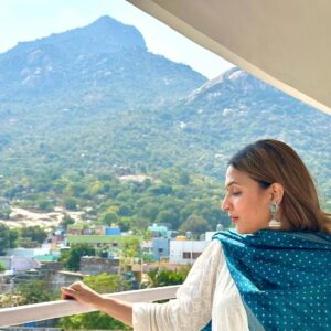 Aishwarya R. Dhanush Instagram - It’s all blue and true …
When HE has embraced you .. #annamalaiyar #thiruvannamalaidiaries 😇🙏🏼💙