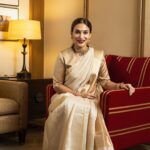Aishwarya R. Dhanush Instagram - Feeling full pre #pongal mood 🌾🌞🌻 and our south vibe in sari mode ! Sari : @raw_mango Jewellery: @stylorisilver Styled by @pallavi_85 @openhousestudio.in Photographer: @sunkeerthi Edited by @palaniappansubramanyam Makeup & hair : @makeup_makeitallup Drape artist: @pleatz_drape_artist
