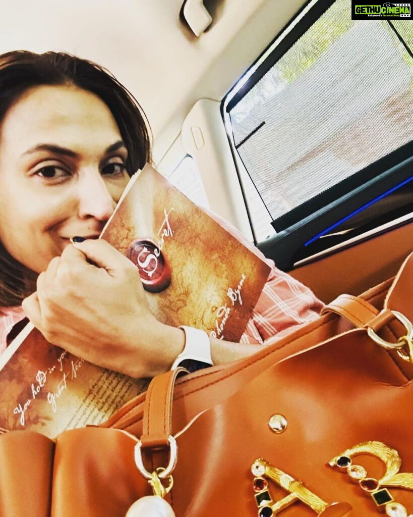 Aishwarya R. Dhanush Instagram - Reading has been an integral part of my life from childhood..off late haven’t had much time..this year’s first book is a re-read of one of my most fav #thesecret ..celebrating the 10th anniversary of this path breaking one ! @rhondabyrne_thesecret 🙌🏼 #booklover #readerontheroad