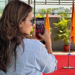 Aishwarya R. Dhanush Instagram - What a way to start the day ! Monday morning watching the Investiture Ceremony of school ,where my first born takes up oath as sports captain🎖
#proudmommymoment #theygrowupsofast 🧡
