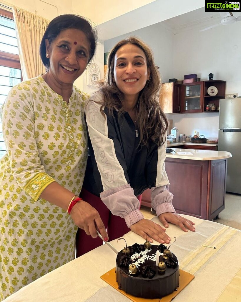 Aishwarya R. Dhanush Instagram - January has raced past already n so much to be thankful for…February has started off so blessed with me being able to celebrate the birthday of two most amazing women in my life this week..one a grandmother figure who teaches me strength n the other like a mother,mentor and more to me … #momentstocherish❤️