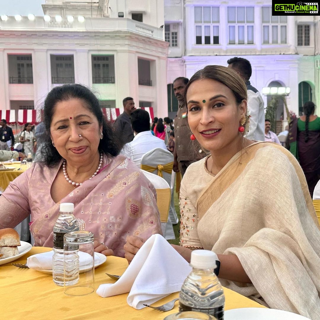 Aishwarya R. Dhanush Instagram - What an elegant #republicday reception at the royal Raj Bhavan this evening to celebrate the spirit of patriotism #jaihind🇮🇳🇮🇳🇮🇳 thank you honourable Governor sir and Lady Governor madam for having me as a part ! #proudindian🇮🇳