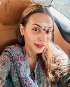 Aishwarya R. Dhanush Instagram - Last work week of the year ! Never imagined that the coming year will see me in full work mode ..god has and is being kind than ever ! #lookingforward #feelingblessed😇