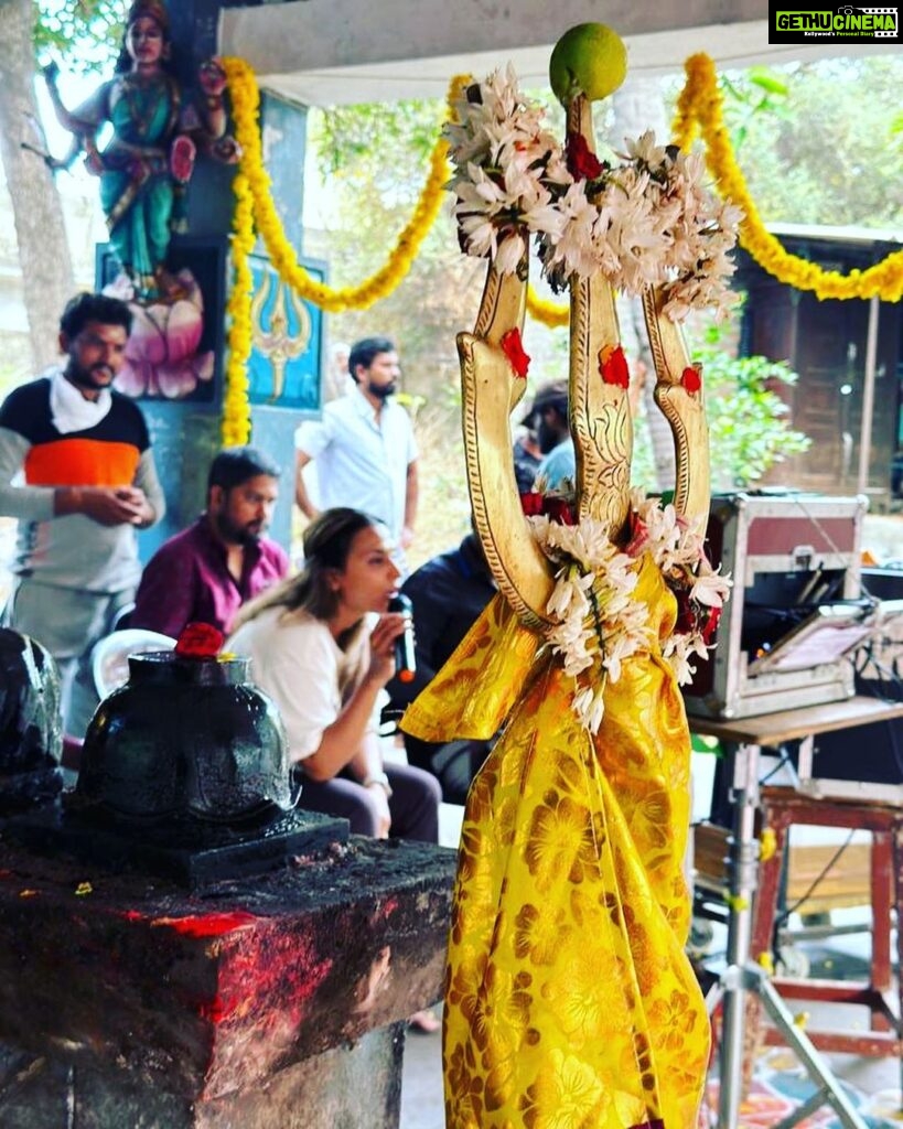 Aishwarya R. Dhanush Instagram - Happens to be a Friday ..early start and shooting in an age old Amman temple …can call it coincidence or sometimes I believe god has her own sweet small ways of communicating with her child😇🌸🙏🏼#blessingsindisguise #lovemyjob