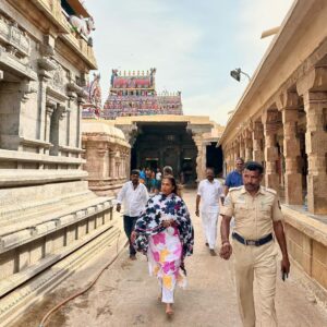 Aishwarya R. Dhanush Instagram - Divine blessings
Peaceful feelings 
#thirukadaiyur #saturdaymood