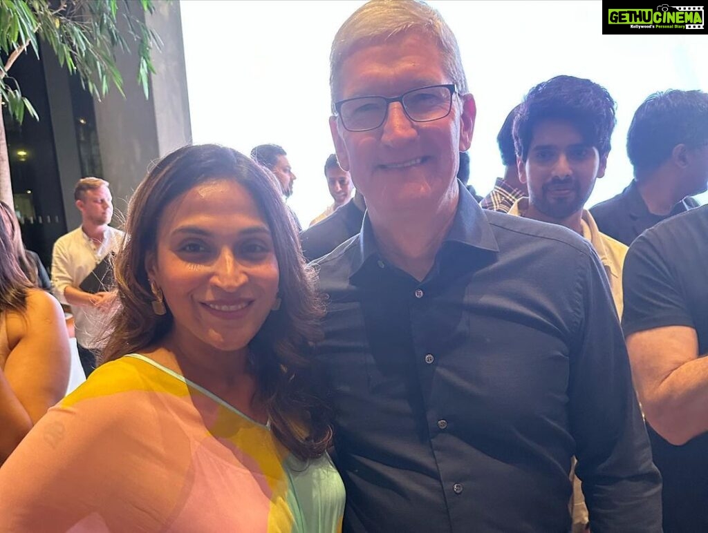 Aishwarya R. Dhanush Instagram - Dress up ..look up ..show up..after a day of work ..worth it ! Thank you @apple #timcook sir and #shvetha for making me dress up and come for this awesome opening ! Of course always a pleasure being around you @arrahman sir ! (Will never miss a photo op with you ) #eveningtoremember