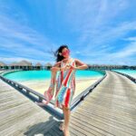 Aishwarya Sharma Bhatt Instagram - My Dil goes hmmmmm ❤️ . . . . Outfit by @shopradka Styled by @pooja.kalra37 #aishwaryasharma #neilbhatt #maldives #neilkiaish #ootd #tropical #tropicalwear