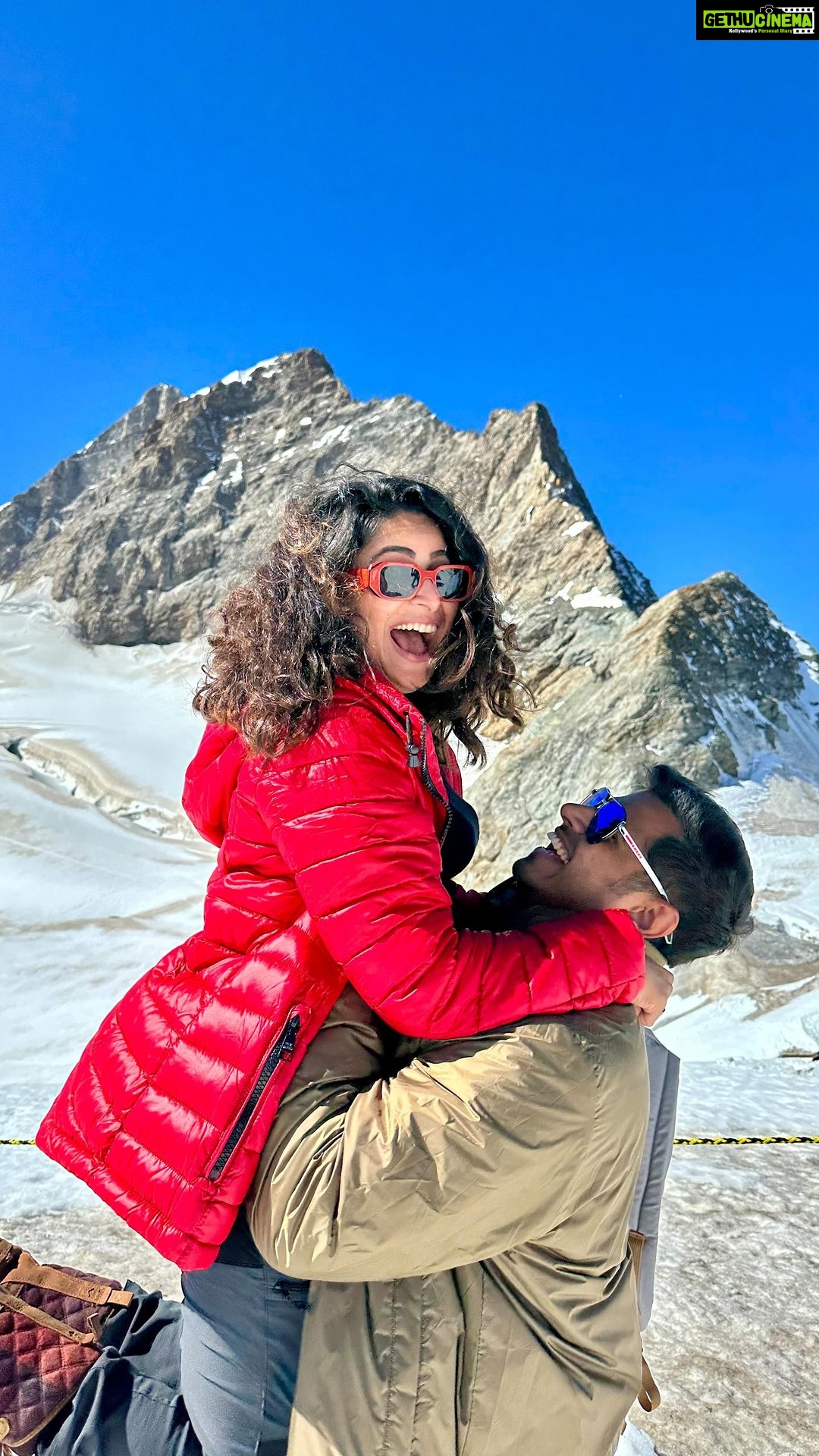 Aishwarya Sharma Bhatt Instagram - When Romance goes wrong ππ #insaneversion of βTum Kya Mileβ πππ VC @mr.pro_boy @myswitzerlandin @interlaken @jungfraujochtopofeurope #aishwaryasharma #neilbhatt #neilkiaish #ineedswitzerland #funnyreels #tumkyamile #rockyandranikipremkahani #switzerland #interlaken #jungfrau #reelitfeelit #trendingreels #trendingsong #stayhappy Jungfraujoch-Top of Europe