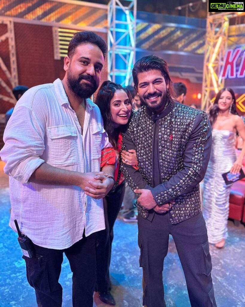 Aishwarya Sharma Bhatt Instagram - Once a Khiladi Always a Khiladi ❤ Thankyou Rohit sir @itsrohitshetty for being our mentor, for motivating all of us on every step of our journey so greatful to you 😇🙏🏻 Thankyou @colorstv & @endemolshineind it was great working with you all 😊 Special thanks to @zubin_khan @krunali._ @pooja_833 for being there for us whenever we all needed you guys 😘🤗 Thanks @samarpitbajaj for annoying me a lot 😂😂😂 And thanks to the whole kkk team and all contestants love you all 😘❤🙏🏻 Jewellery: @azotiique Heels: @londonrag_in Stylist: @stylebysaachivj Team:@sanzimehta777 @ Hair by @farhastylist Makeup by @reshamkundnani #kharonkekhiladi #khatronkekhiladi13 #kkk13 #aishwaryasharma