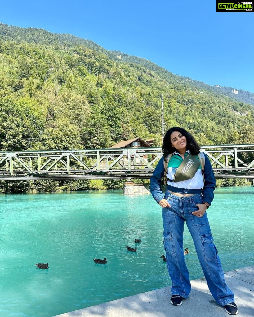 Aishwarya Sharma Bhatt Instagram - Love in the Air ❤️ #interlaken @myswitzerlandin @interlaken @jungfraujochtopofeurope #aishwaryasharma #neilbhatt #switzerland #ineedswitzerland #interlaken #jungfrauregion #neilkiaish #honeymoon