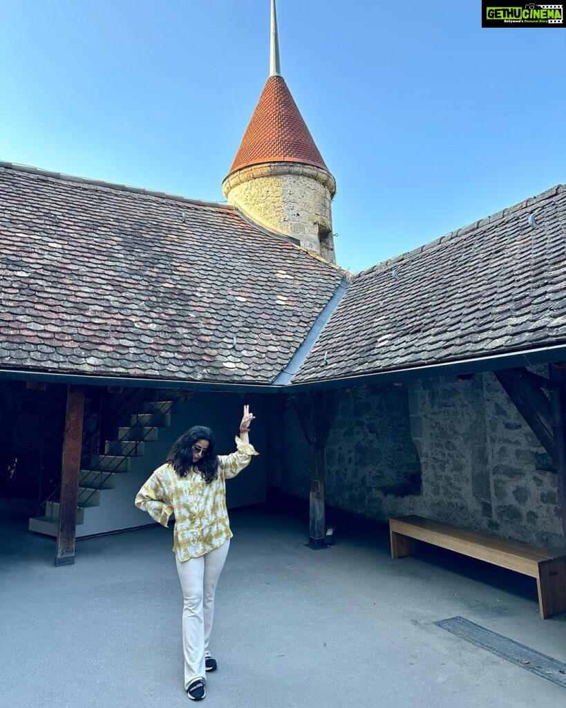 Aishwarya Sharma Bhatt Instagram - Drama is always there 🎭🤪 this time I Chose #montreux for that 🎬😁 @montreuxriviera @chaplins.world @myswitzerlandin #montreuxriviera #chaplinsworld #ineedswitzerland #aishwaryasharma #dramaqueen #switzerland #charlichaplin #freddymercury #queens #wewillrockyou Montreux, Switzerland