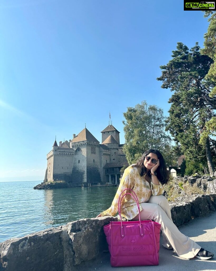 Aishwarya Sharma Bhatt Instagram - Drama is always there 🎭🤪 this time I Chose #montreux for that 🎬😁 @montreuxriviera @chaplins.world @myswitzerlandin #montreuxriviera #chaplinsworld #ineedswitzerland #aishwaryasharma #dramaqueen #switzerland #charlichaplin #freddymercury #queens #wewillrockyou Montreux, Switzerland