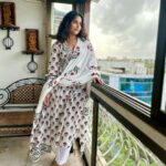 Aishwarya Sharma Bhatt Instagram - सादगी ❤️ #aishwaryasharma #indianattire #throwback #ootd #simplicityatitsbest Mumbai, Maharashtra