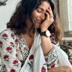 Aishwarya Sharma Bhatt Instagram – सादगी ❤️

#aishwaryasharma #indianattire #throwback #ootd #simplicityatitsbest Mumbai, Maharashtra