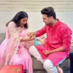 Aishwarya Sharma Bhatt Instagram - Happy Rakshabandhan ❤️🤗🙏🏻 #aishwaryasharma #vihanverma #sharmaverma #bhaibehen #rakshabandhan #rakshabandhan2023