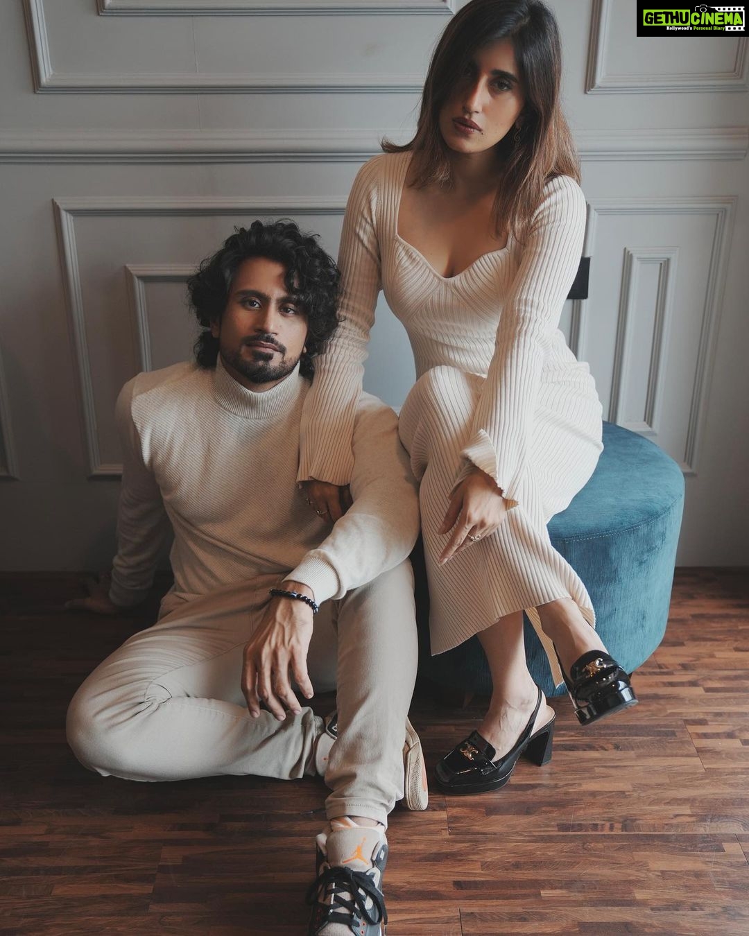 Akasa Instagram - @aasa.sing and I dropped a new senti song since we’re both emo siblings👀 aap bhi emo ho toh jao suno? Batao kaisa laga? Acha laga toh saath mein aur gaane banayenge 🫶🏼 • #SahiNaiSiLageya #SinghSiblings composed , sung and produced by @aasa.sing Lyrics by @aasa.sing @akasasing on @velvetvibesmusicofficial featuring @tanvi_malhara Photo credits: @mnvlade @themediatronic • • #akasa #akasasingh #akasasing #akasakebesties #akasians #trending #love #fyp #explore #fashion #ootd #femininegoddess #trendingreels #naagin #shringaar #biggboss #punjaban #trendingsongs #newmusic #siblings #punjabi #sadsongs #aasasingh