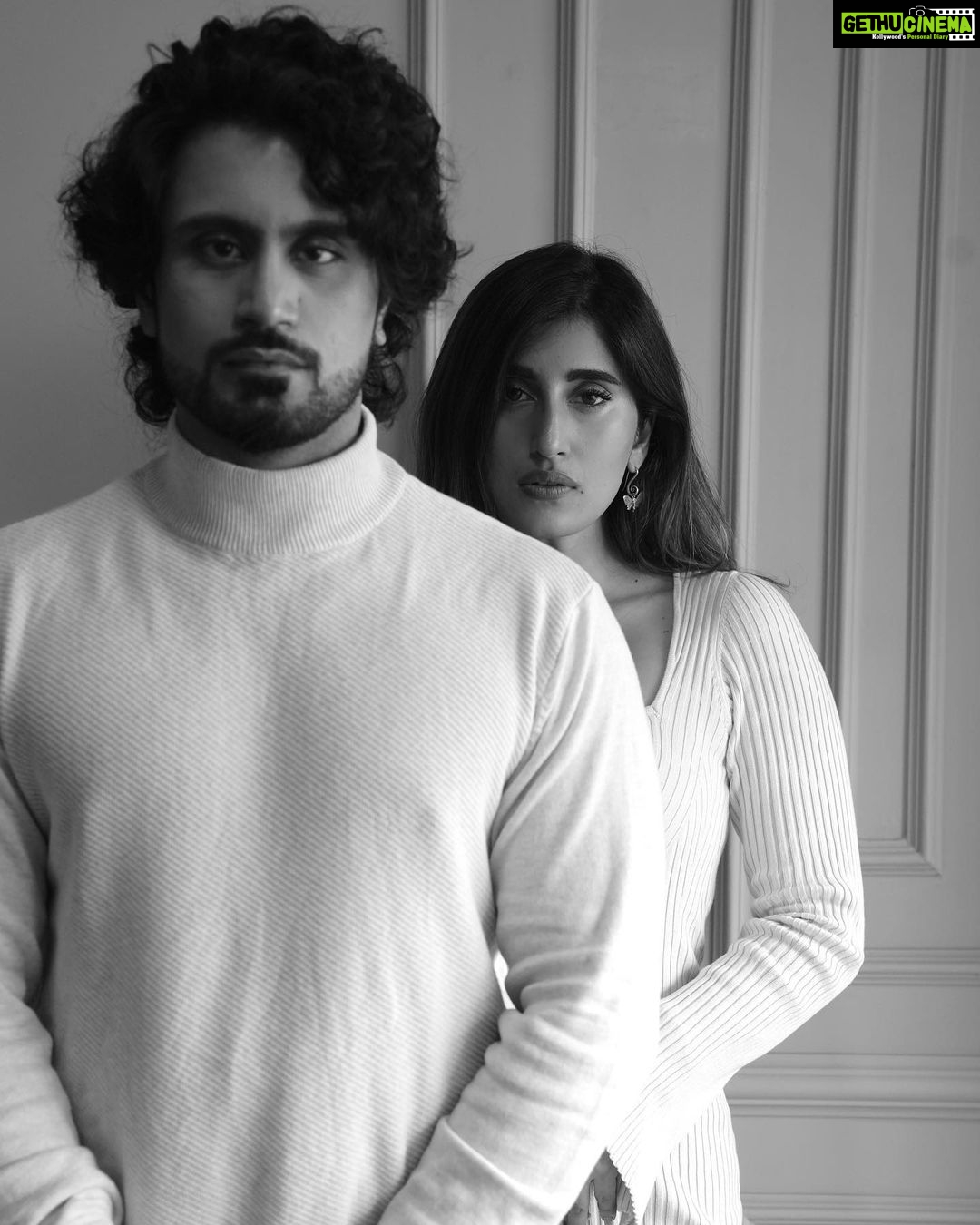 Akasa Instagram - @aasa.sing and I dropped a new senti song since we’re both emo siblings👀 aap bhi emo ho toh jao suno? Batao kaisa laga? Acha laga toh saath mein aur gaane banayenge 🫶🏼 • #SahiNaiSiLageya #SinghSiblings composed , sung and produced by @aasa.sing Lyrics by @aasa.sing @akasasing on @velvetvibesmusicofficial featuring @tanvi_malhara Photo credits: @mnvlade @themediatronic • • #akasa #akasasingh #akasasing #akasakebesties #akasians #trending #love #fyp #explore #fashion #ootd #femininegoddess #trendingreels #naagin #shringaar #biggboss #punjaban #trendingsongs #newmusic #siblings #punjabi #sadsongs #aasasingh
