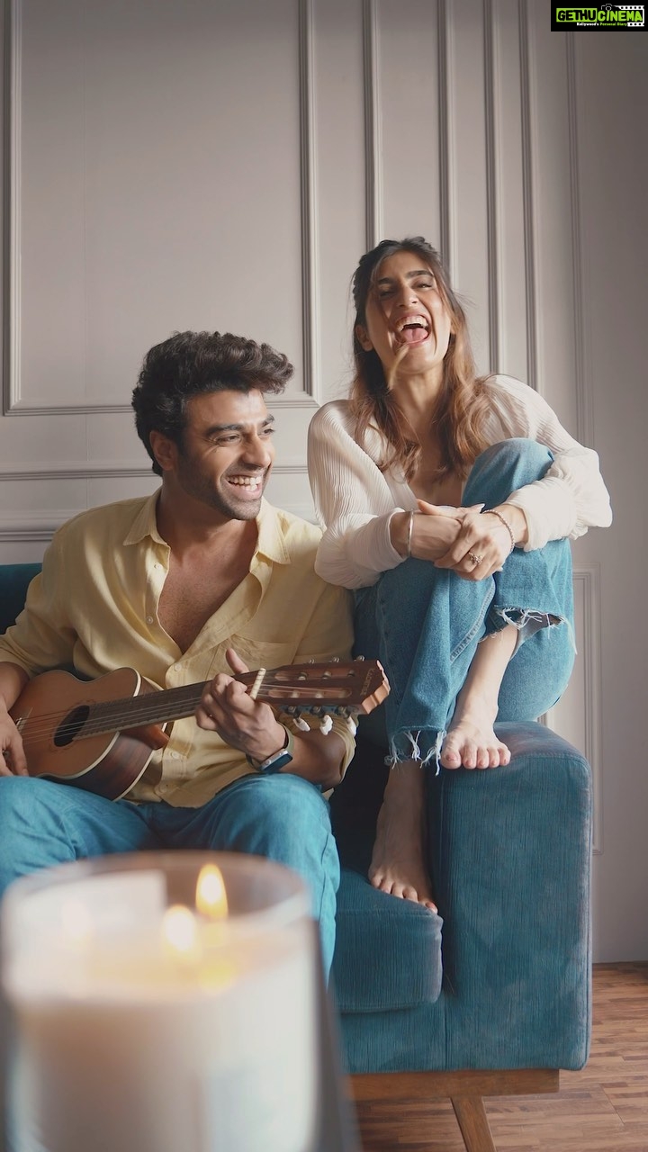 Akasa Instagram - Singing Lessons with Noor & Angad🌻 . . @sonymusicindia @akasasing . Shot & edited by @mnvlade . #manmaani #akasa #rohankhurana #akasakebesties #livesinging #cover #unplugged #sonymusic