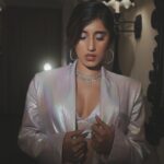 Akasa Instagram - pal do pal, kya mile, mil gayi.. pareshaani 🌪️ • • • • 📸: @mnvlade @themediatronic • • • • • #akasa #akasasingh #akasasing #akasakebesties #akasians #trending #love #fyp #explore #fashion #ootd #femininegoddess #trendingreels #naagin #shringaar #biggboss #thick #punjaban #trendingsongs Fairmont, Jaipur